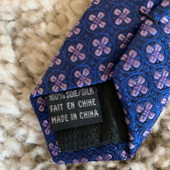 Perry Ellis Necktie - Picture 3 of 3